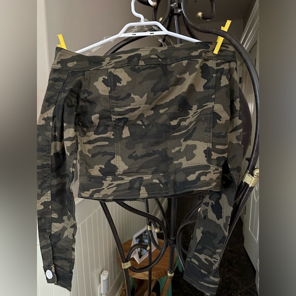 Woman’s top - Picture 7 of 7